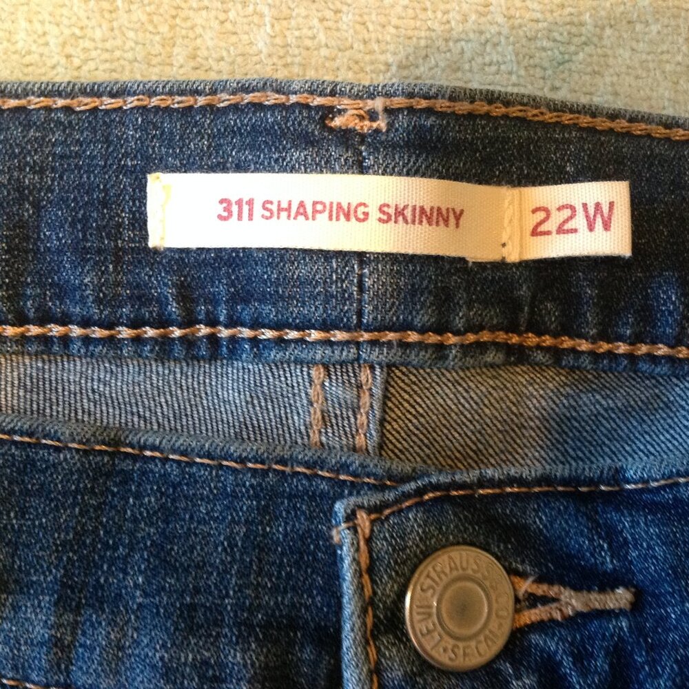 Women Levi's 311 Shaping Skinny Jeans - Picture 2 of 8